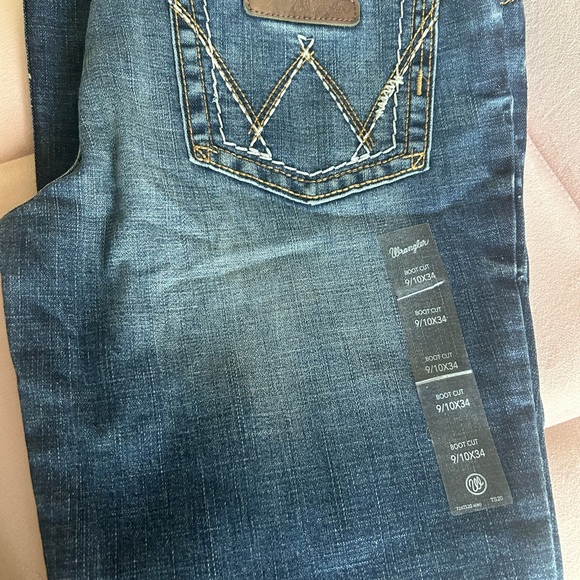 Wrangler Retro Mae Mid- Rise Bootcut - Picture 3 of 5